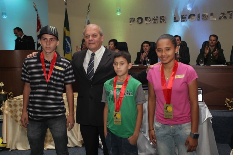 Vereador Joo Rio com os atletas do Futsal