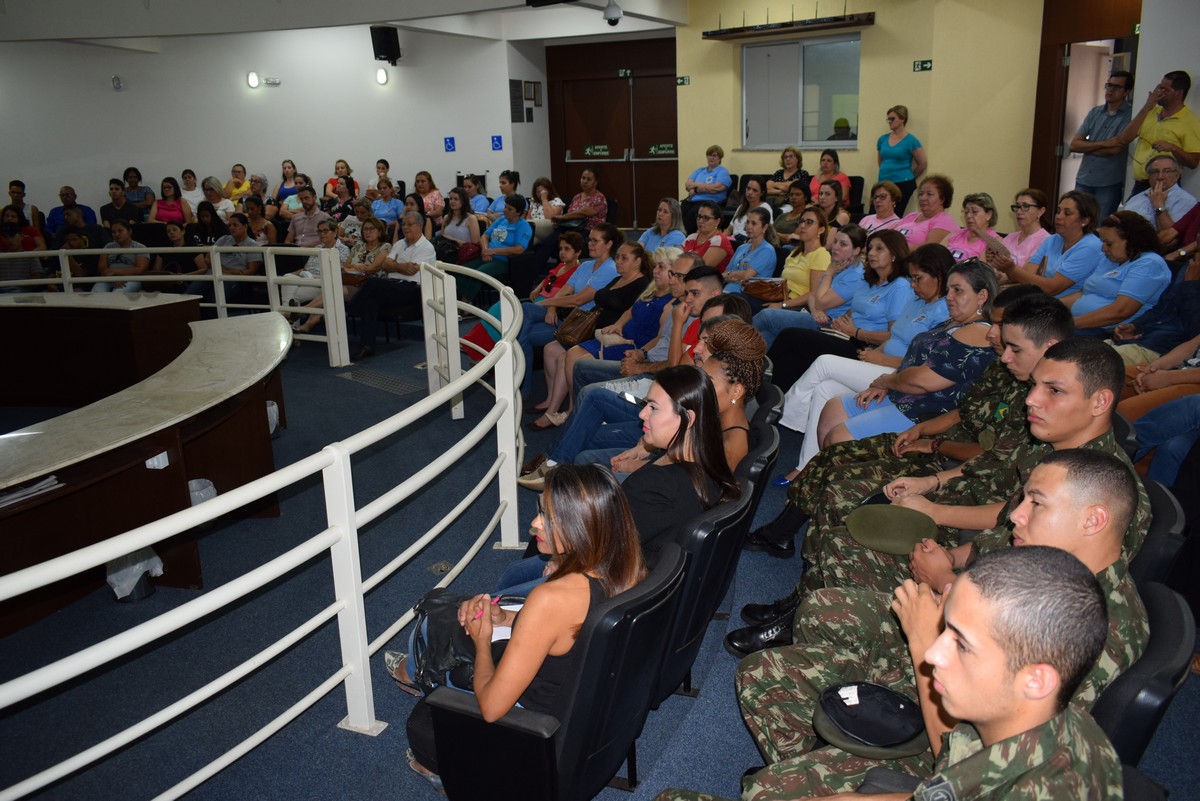 10.09.19 Publico Palestra