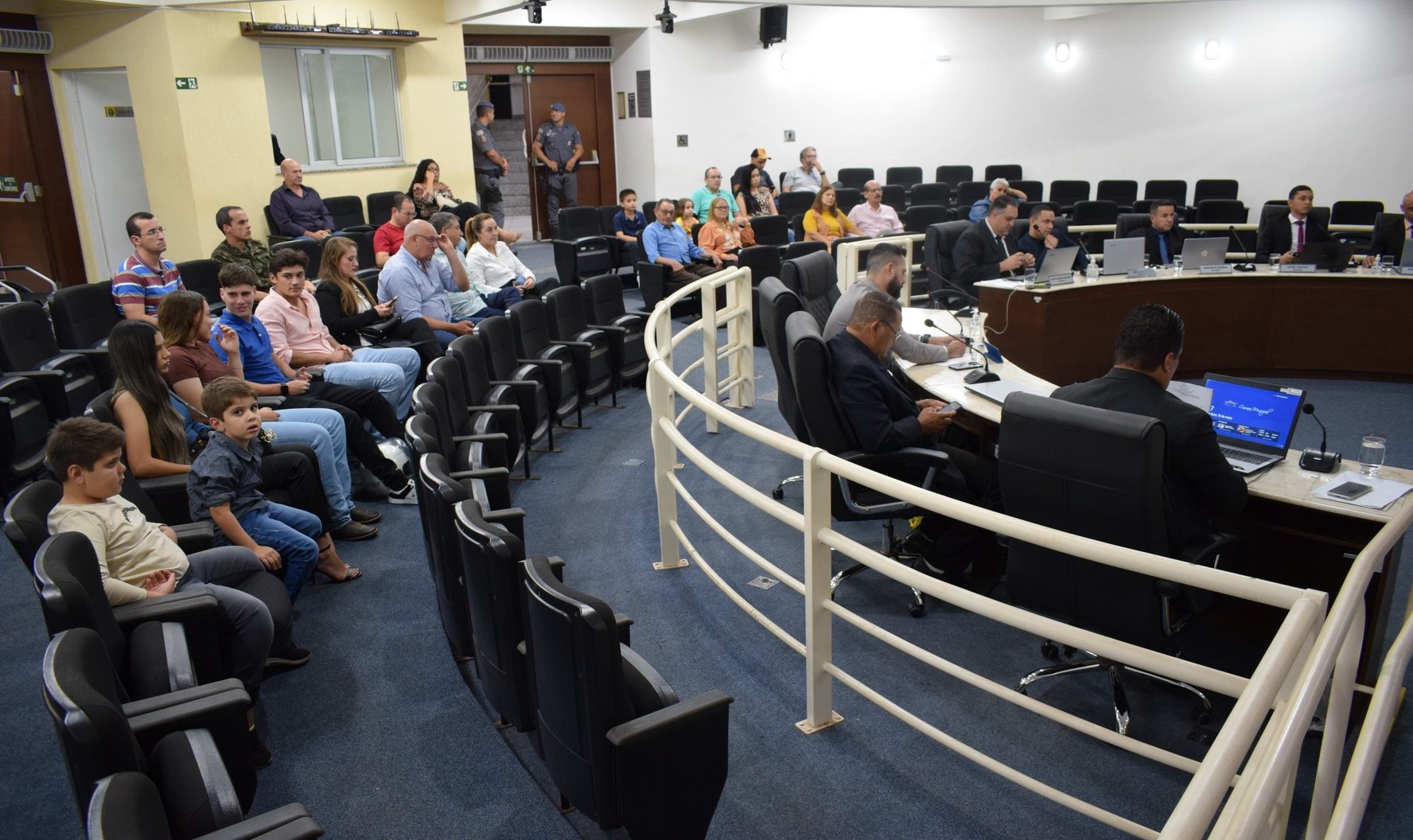 19.05.25 Publico Sessao