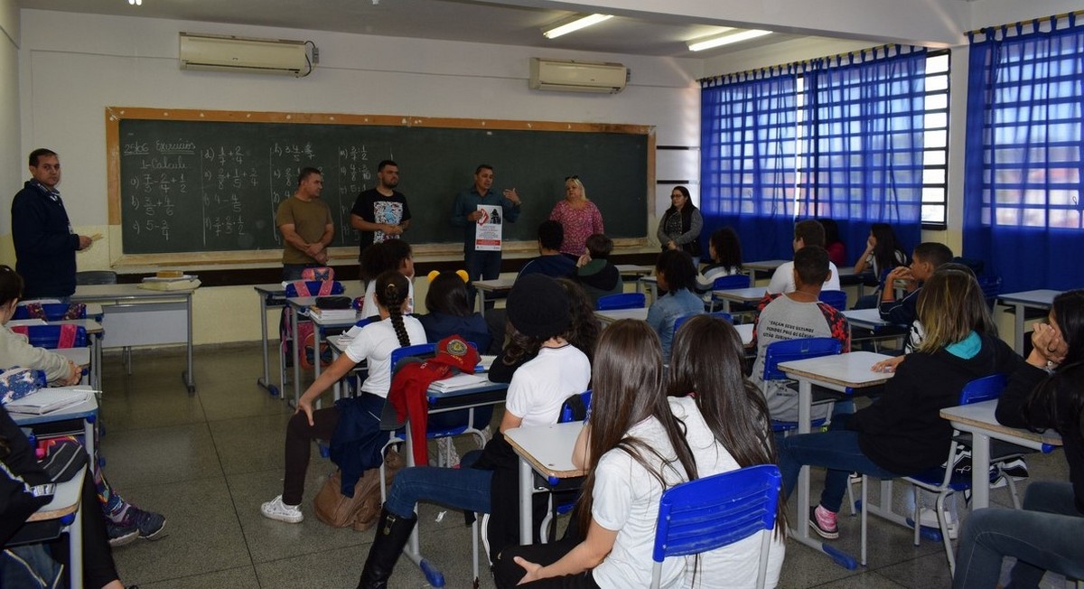 25.06.19 Vereadores conversam com alunos