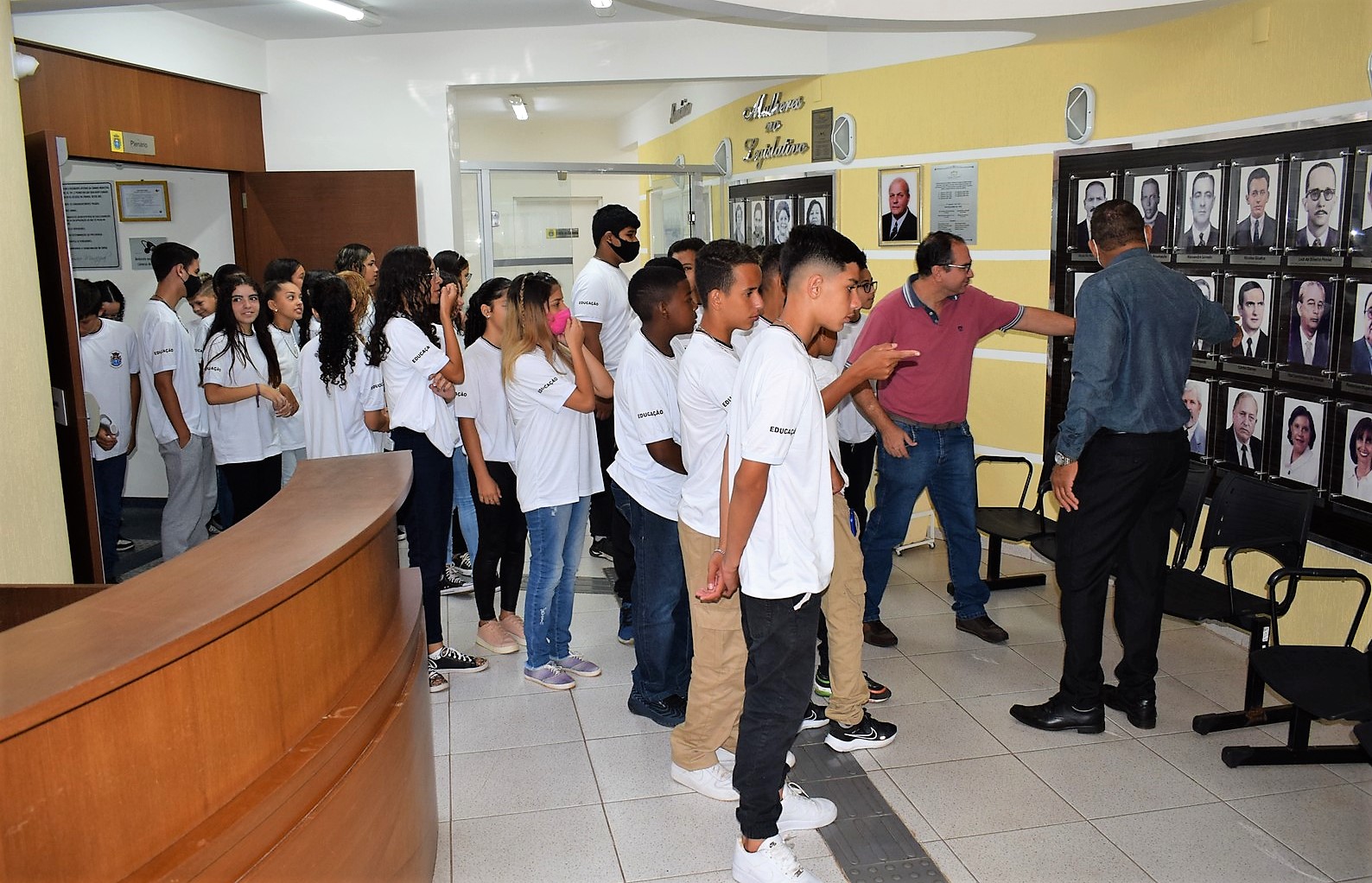31.03.23 Alunos conhecem o predio