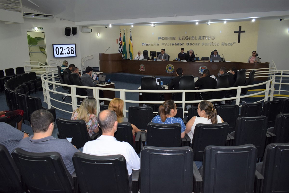 Camara aprova requerimentos15.10