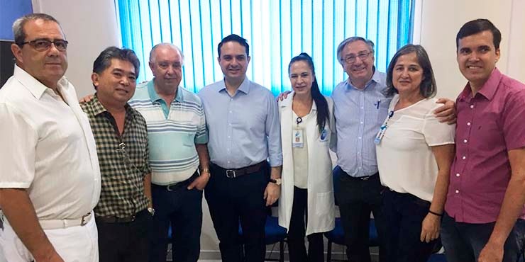 Deputado Evandro com autoridades na Santa Casa
