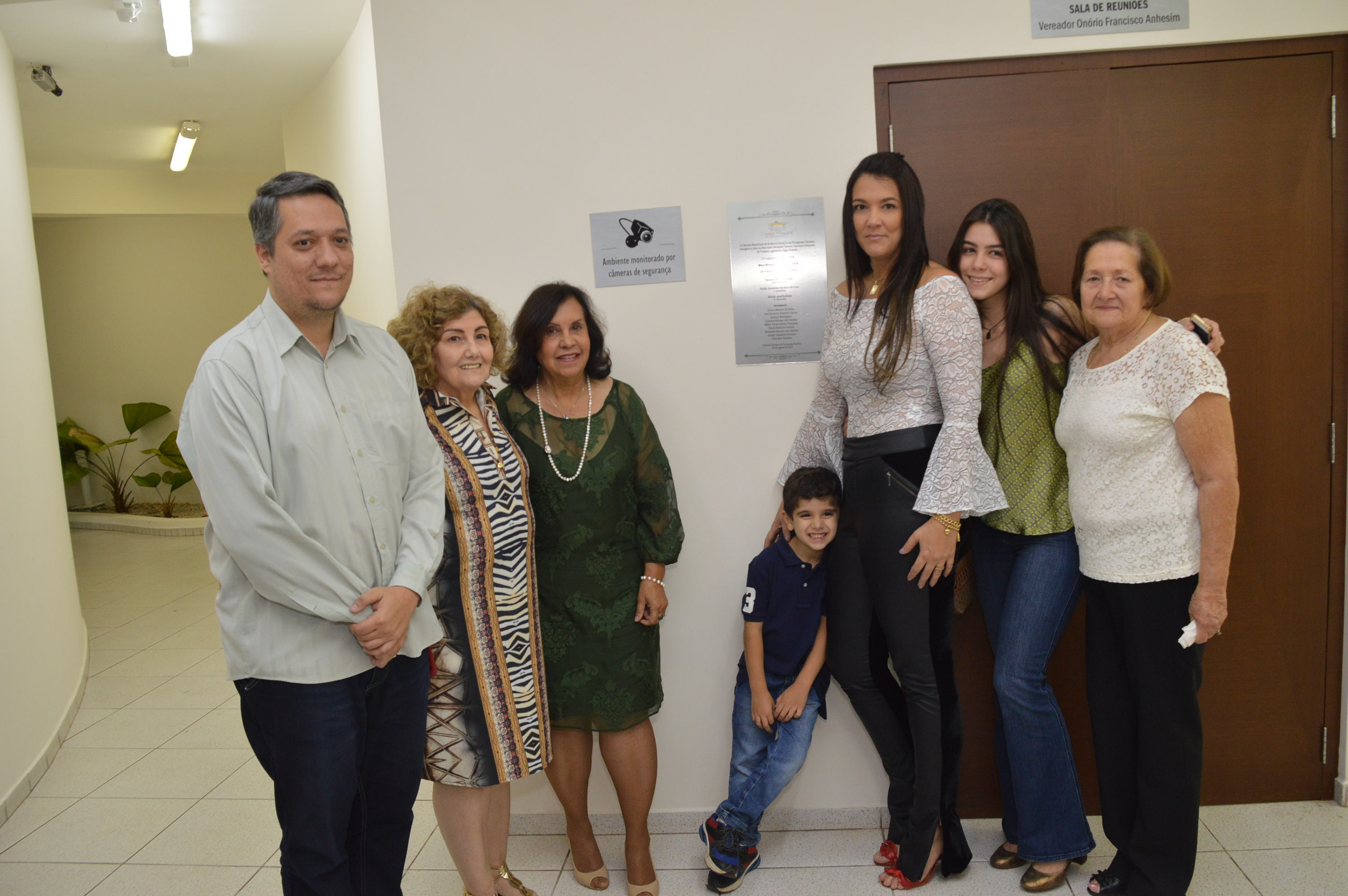 Ian Almira e familia Anhesim inauguram a Sala de Reunioes em homenagem a Onorio
