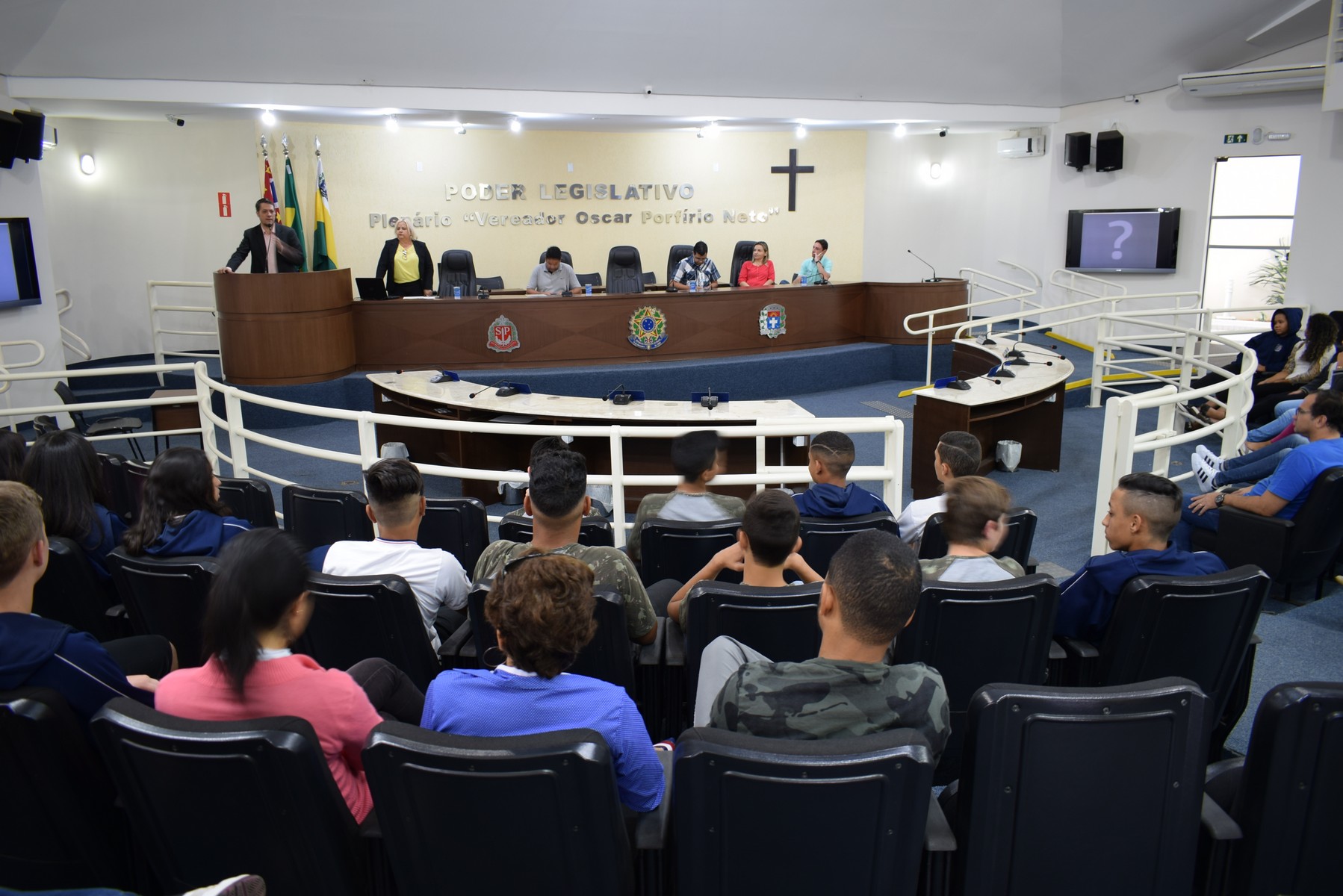 Ian Salomao da boas vindas aos jovens