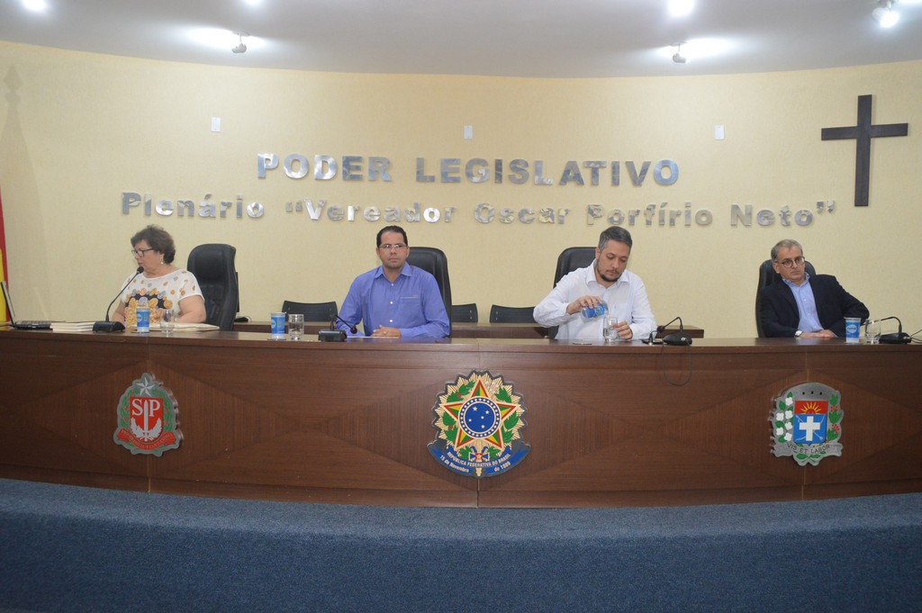 Mesa Principal com palestrantes presidente e vice prefeito