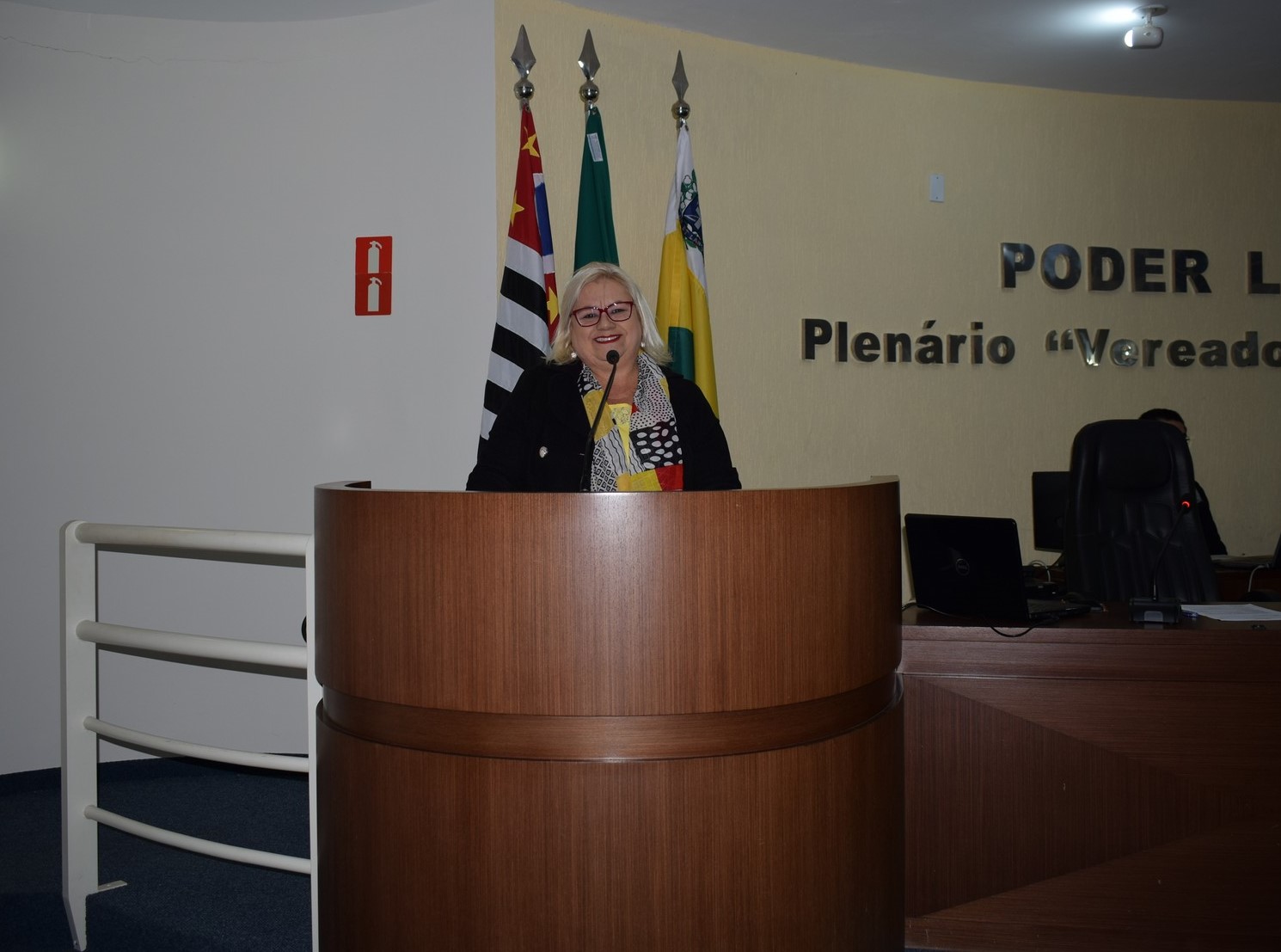 Neide homenageia Tide