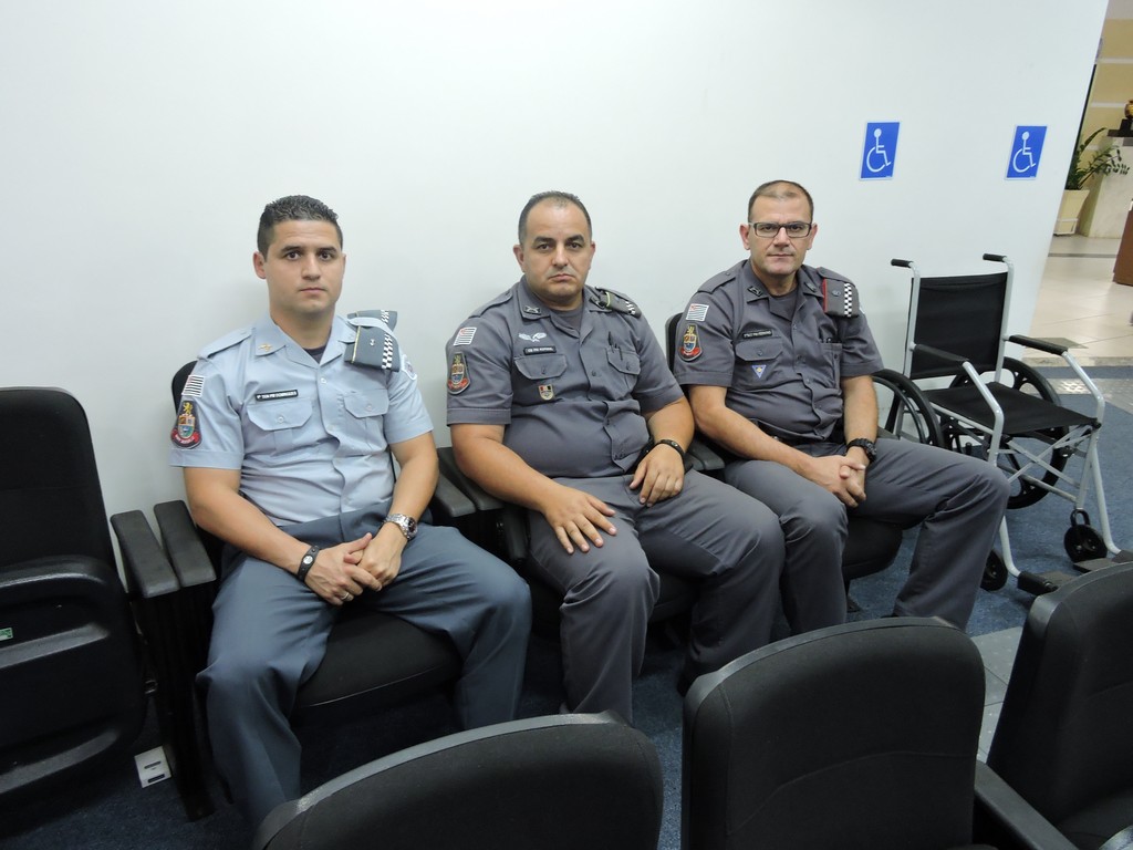 Policiais que socorreram menino