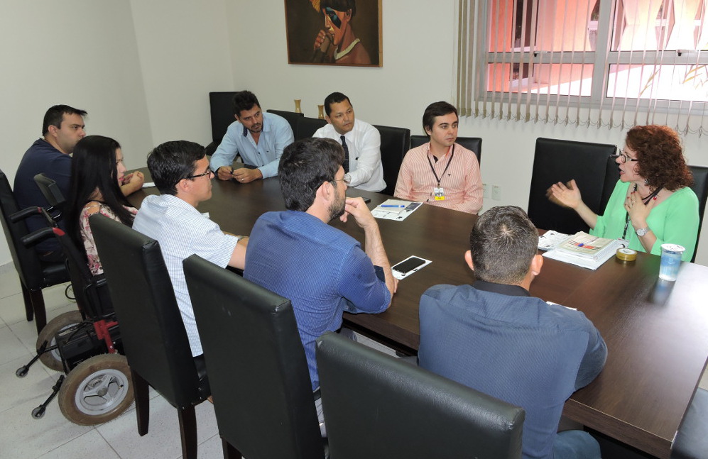 Rosana em reuniao com vereadores