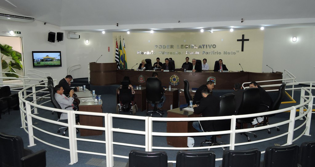 Vereadores na Sessao Extra de sexta 7 de abril