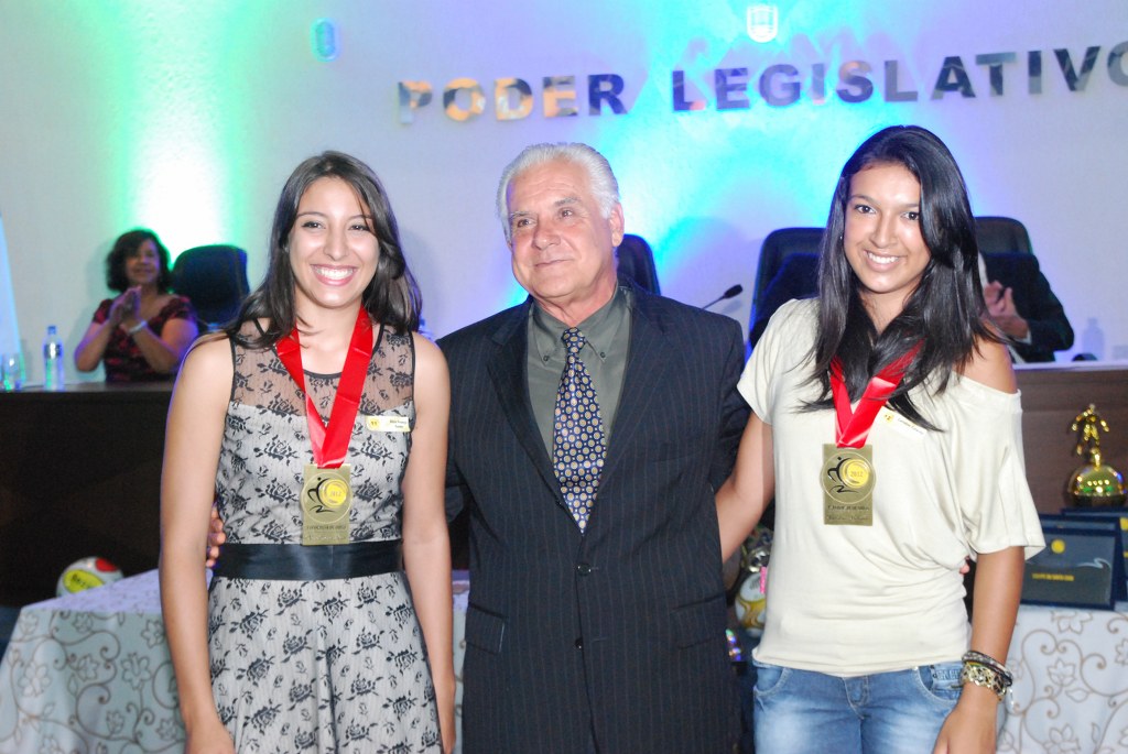 07.1 Aline Guido e Caroline Colavite com o vereador Miguel Canizares