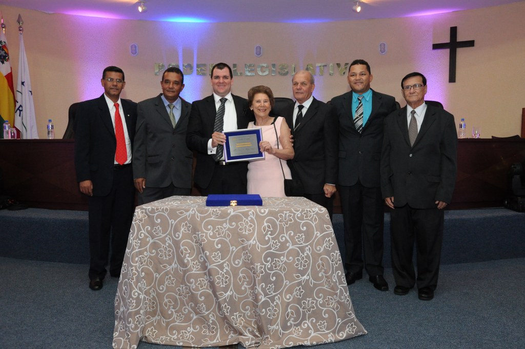 08 Lourdes posa com os vereadores