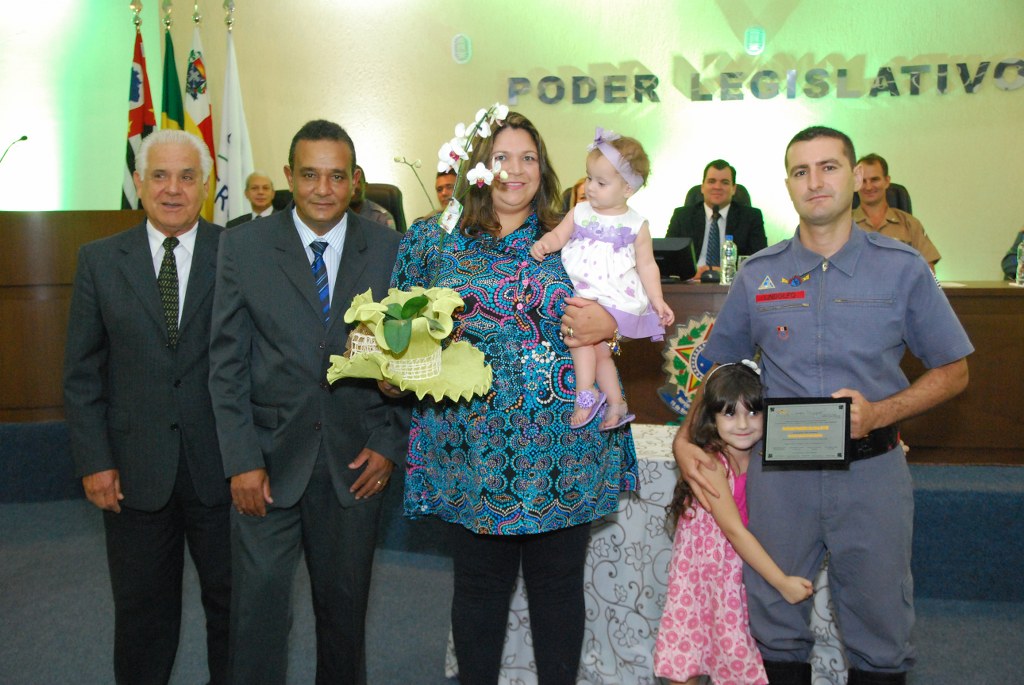 7 Bombeiro Lindolfo com  os vereadores e sua família