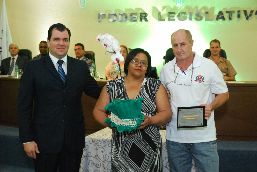 9 O Policial Civil Urandir com sua esposa e o Presidente da Câmara
