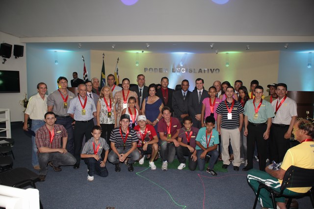 Autoridades e Vereadores com os Esportistas de Ouro 2011