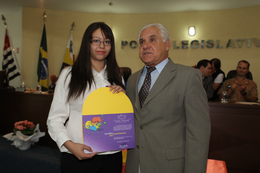 Graciele recebe seu diploma