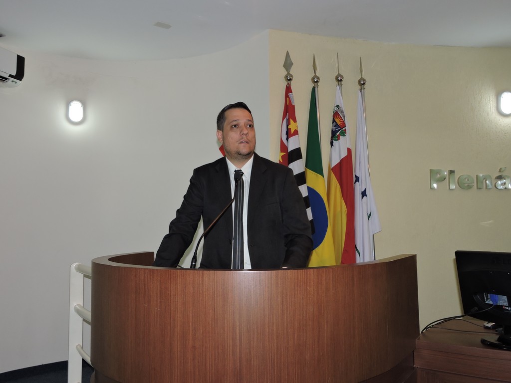 Ian Salomao pede informacoes a CDHU