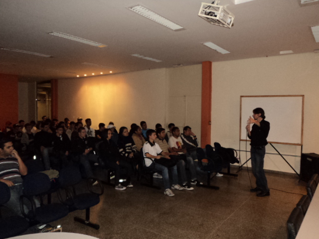 Joao Rafael ministra palestra em Ourinhos