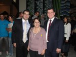 Milton Leite e Rodrigo Garms com Vilma diretora da APAE 155x116