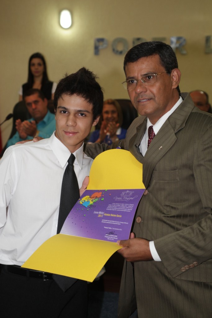 Nicholas no momento de receber o diploma