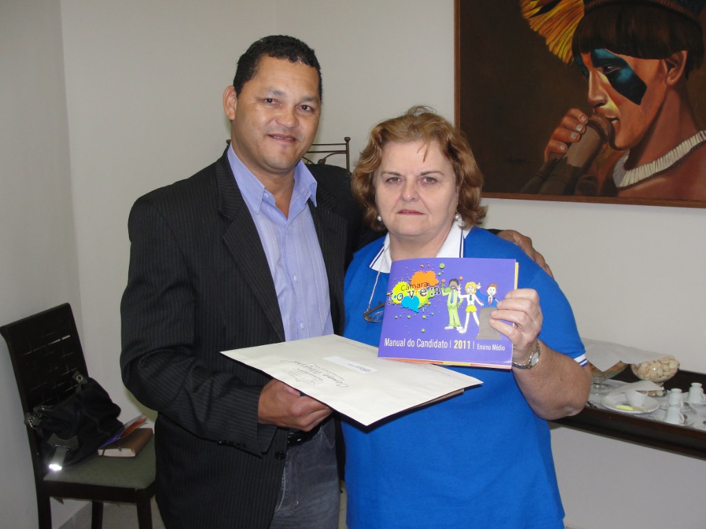 Paulo Japons com a representante do Colgio Paraguau