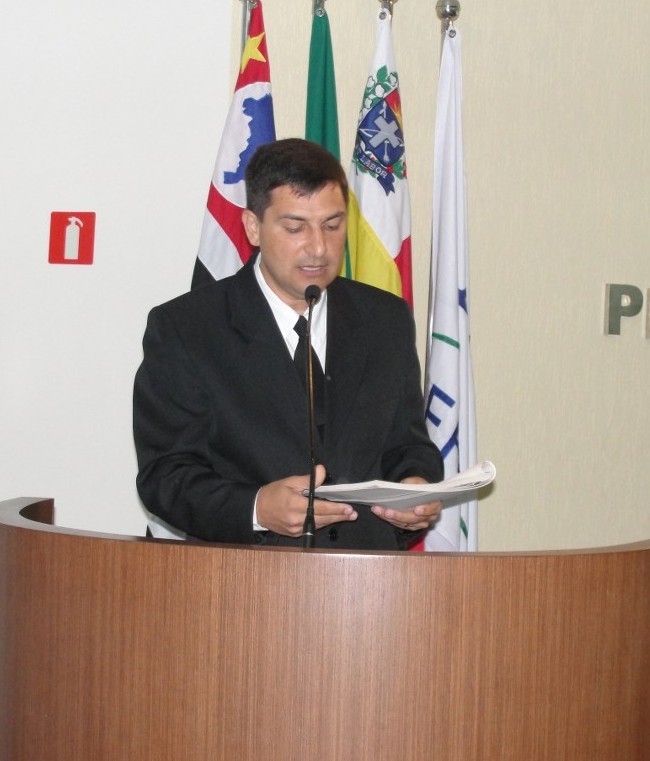 Reinaldo parabeniza o jornal A Semana