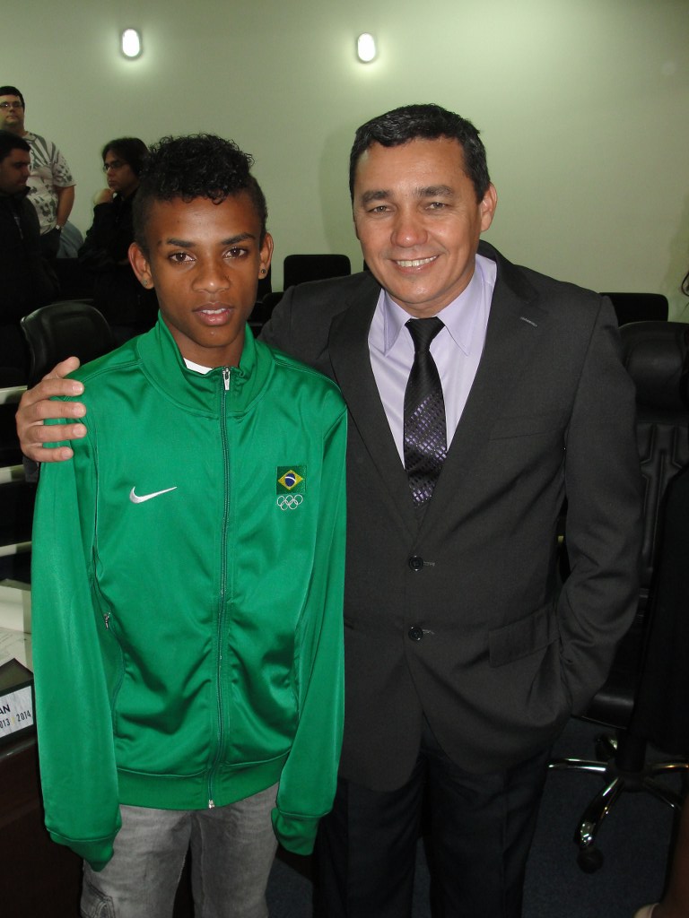 Serginho com o atelta Daniel
