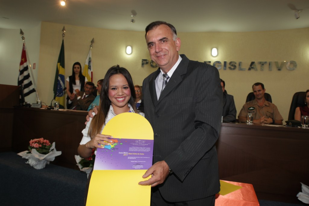 Vereadora Jovem Eliane recebe o seu diploma