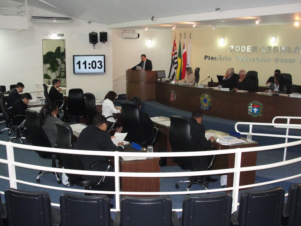Vereadores aprovam projeto para demolição de banheiro público