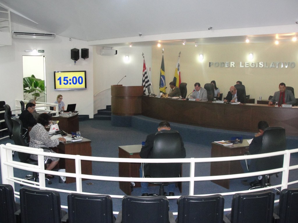 Vereadores durante a Sessao Extra de segunda 26