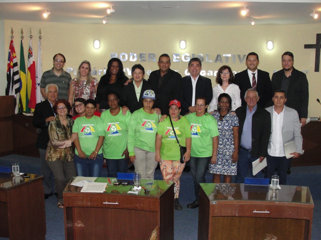 Vereadores reunidos com membros da COOPACAM