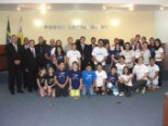 Vereadores posam com os membros da APAN 155 116