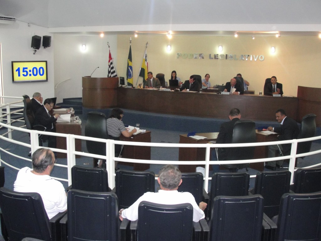 Vereadores reunidos na Sesso Extra de sexta-feira 30